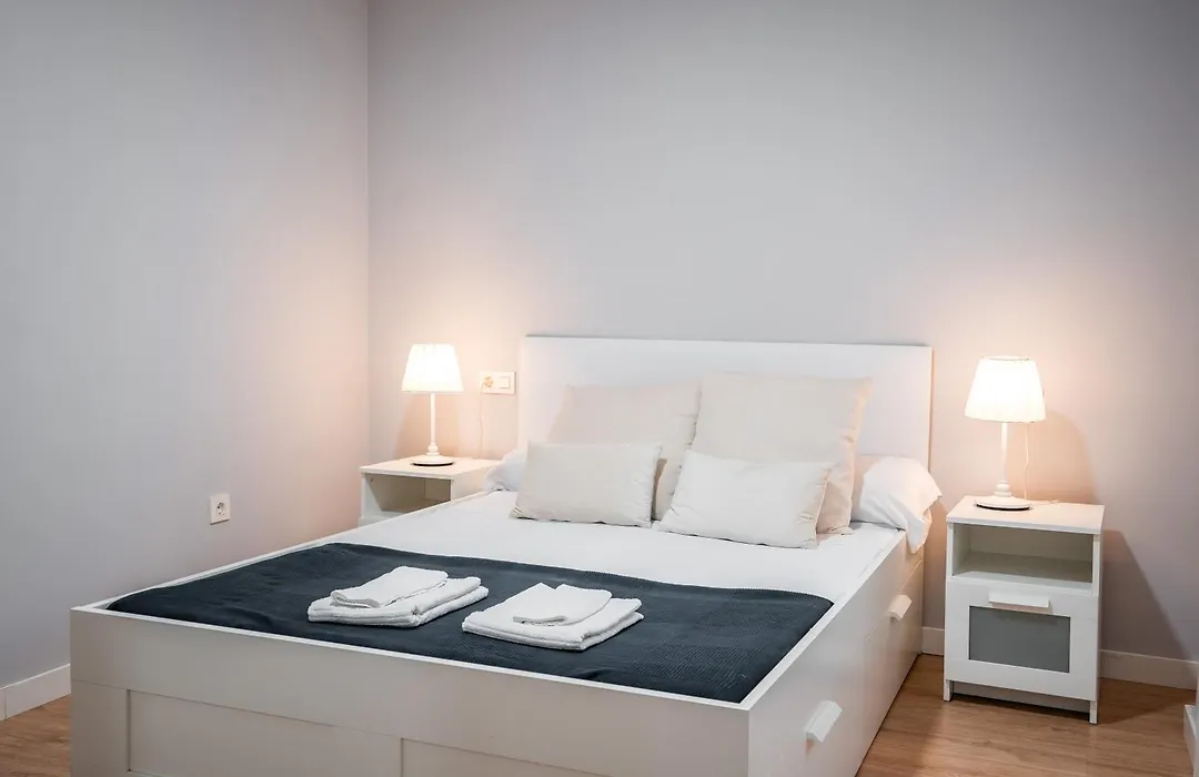 Apartamento turístico con 3 dormitorios en Granada QH Estación de Tren-1