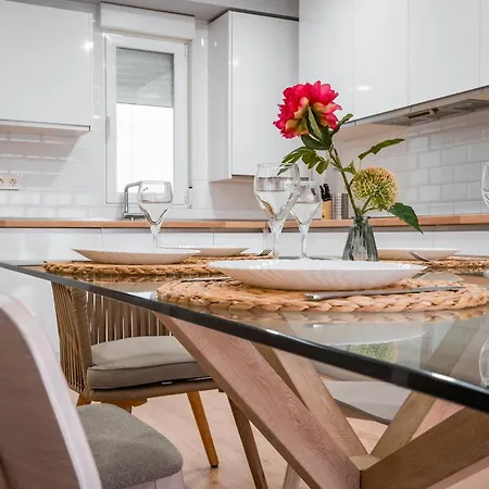 Apartamento turístico con 3 dormitorios en Granada QH Estación de Tren-2